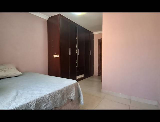 7 BEDROOM FREESTANDING FOR SALE IN FLORA PARK